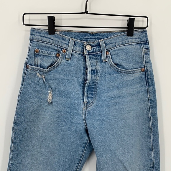 Levi's Classic 501 Skinny Denim Jeans in Light Blue Wash - Picture 6 of 16